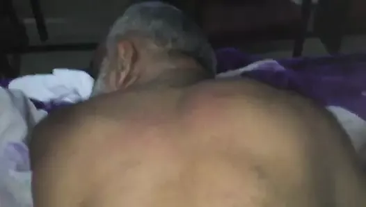 Un vieux papa pakistanais se fait baiser