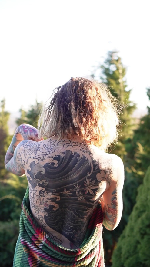 The forest sees me naked, only towel keeps the secret 🌿