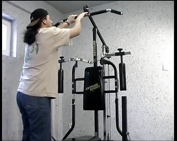 체육관에서 독일 창녀와 더블 삽입 세션