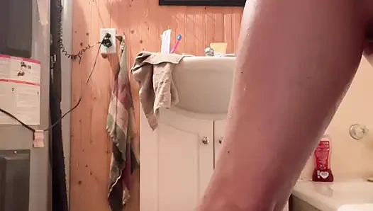 Memek beskku muncrat di kamar mandi!