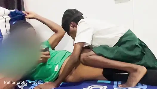 Gadis nakal afrika dengan seragam. Ngentot posisi cowgirl pulang sekolah