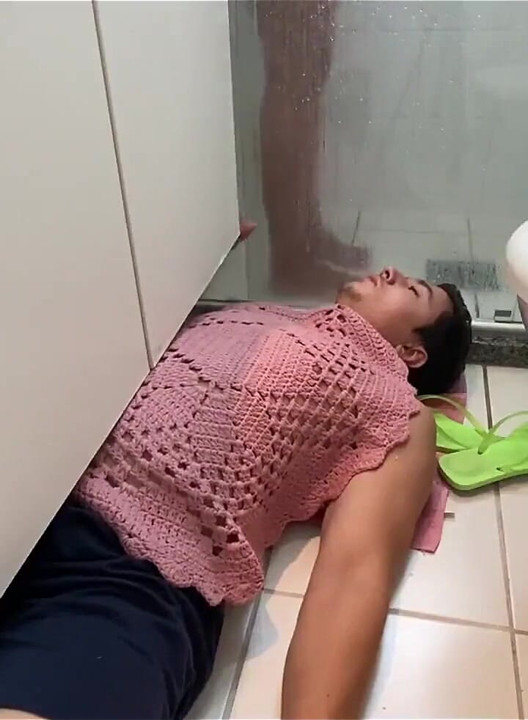Escrava de pé pisou depois de tomar banho ep 2
