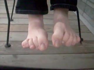 Los dedos de los pies de Ina afuera