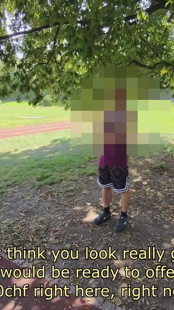 Zapanjujući trenutak iz "Nasumičnog ravnog dlakavog mišićavog trkača uvjerenog da dobije svoj prvi muški pušenje"