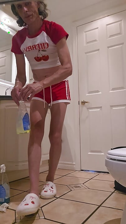 SexyFilomena cleans her bathroom