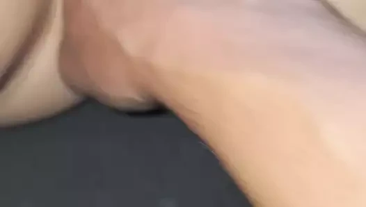 Fisting sampai orgasme sampai dia berteriak sangat keras dan ingin berhenti.