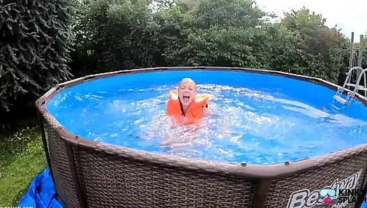 Life Jacket Vibe Play in the Pool