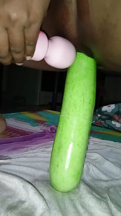 Bhabhi Ne chut ko phad Diya louki se