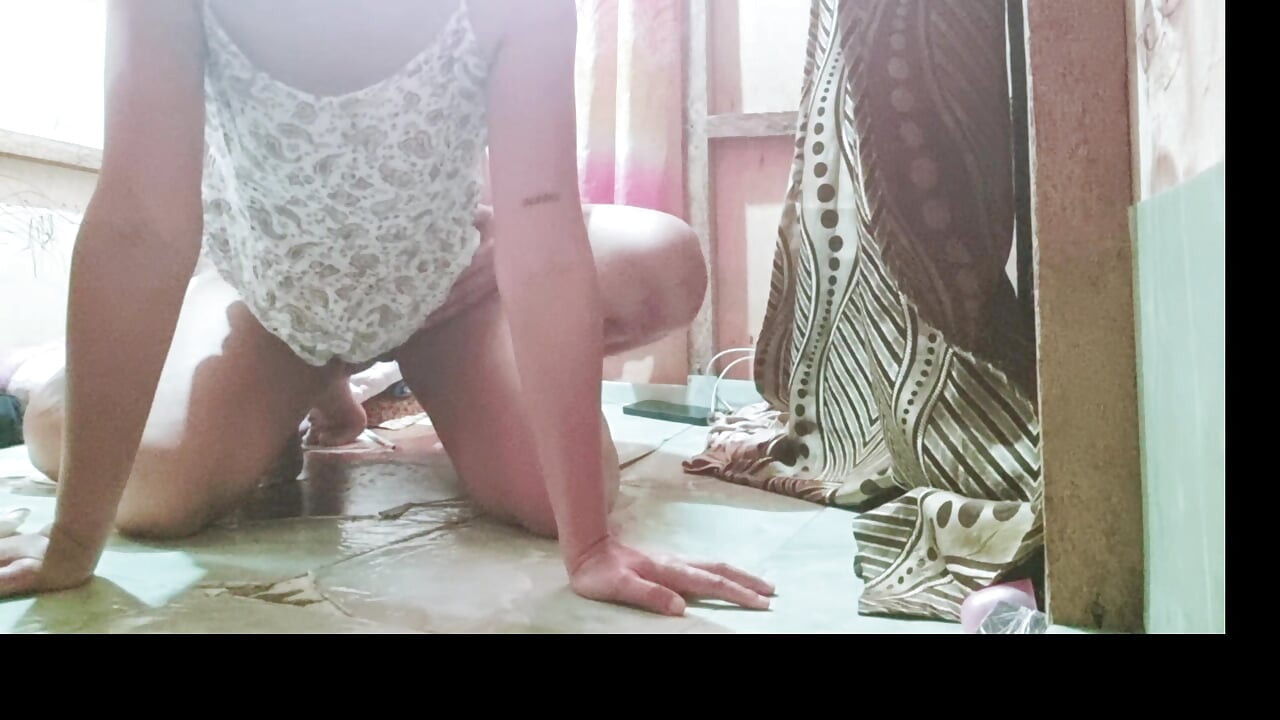 Pinay ngentot buru-buru sama teman kantor suaminya