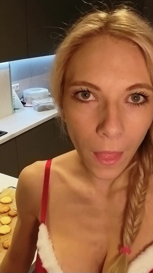 Skinny German Glasses Girl Vivi Vallentine Get Amateur POV Fuck at Christmas