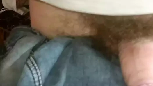 Büyük penisli genç Kolombiyalı porno çok süt için mastürbasyon yapıyor