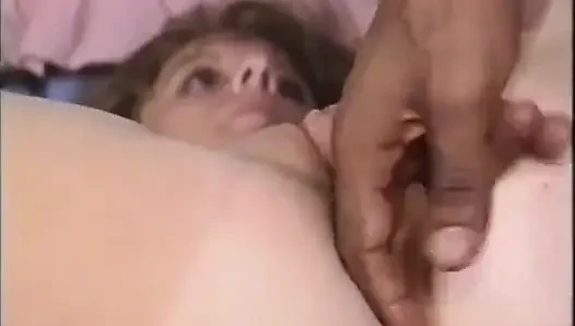 Siyah ve beyaz amcık yalıyor dildo parmaklıyor