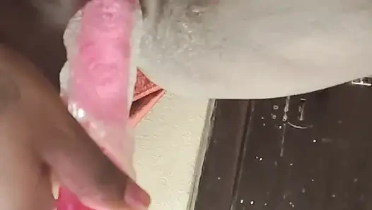 Mere Biwi ke chut me chote bache ka khilona