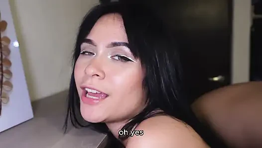 18-year-old Colombian with a big ass has sex with the delivery guy without a condom. full HD porn- homemade - Latina