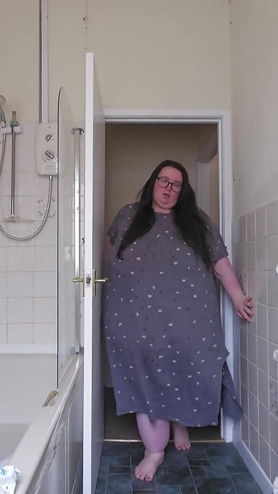 SSBBW Stripping in the Bathroom Fat Body Exploration