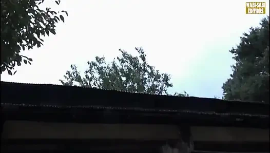 Özgür ruhlu olgun kadınların açık havada yetişkin özgürlüğüne kucak açtığı kırsal kaçış -sahne.2