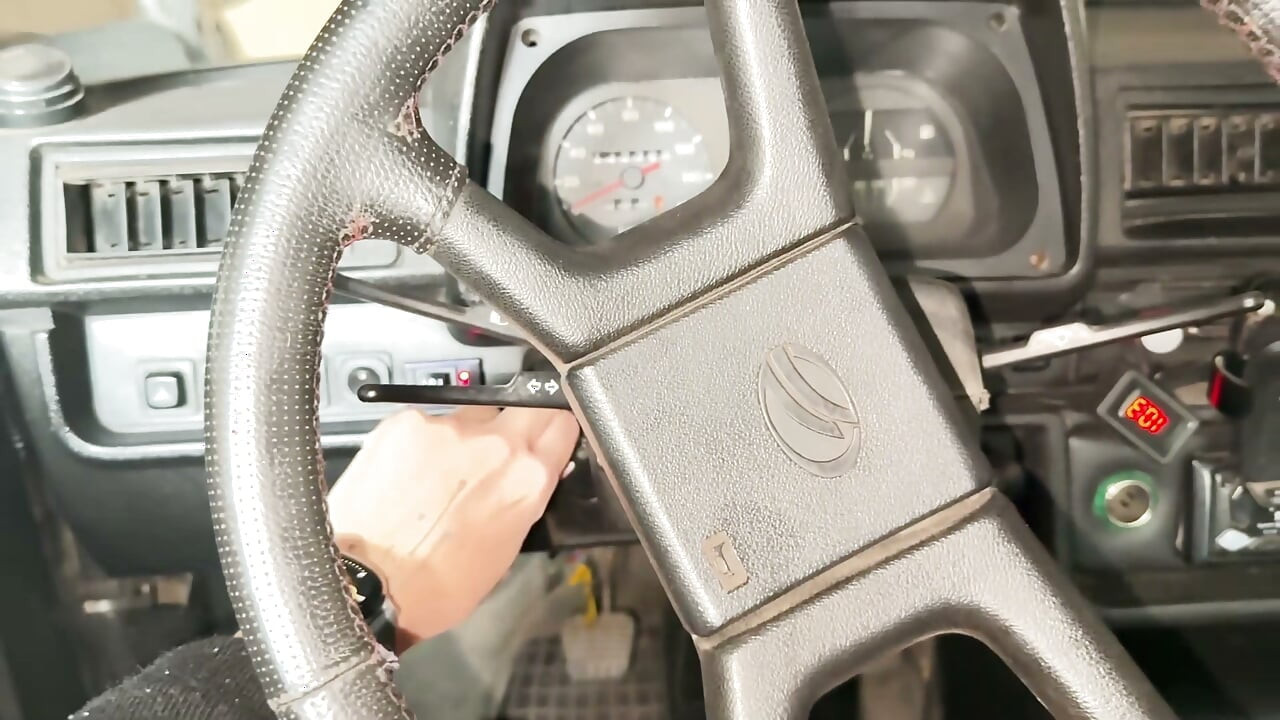 Seksipilne noge, auto neće da krene