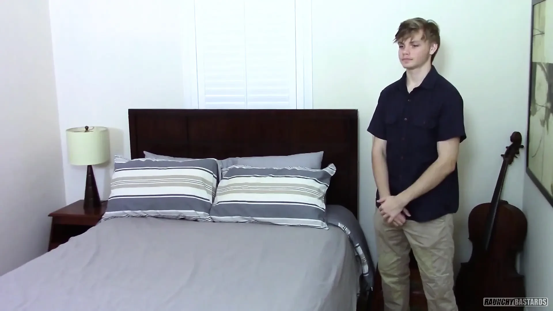 Δεκαεννέα, Νέα, & Νευρικός