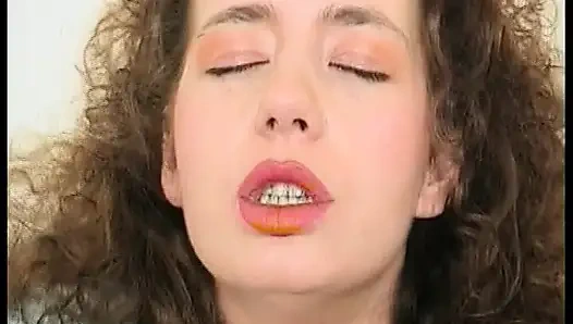 Cewek ini di-fisting sama pacar lesbiannya yang lagi sange