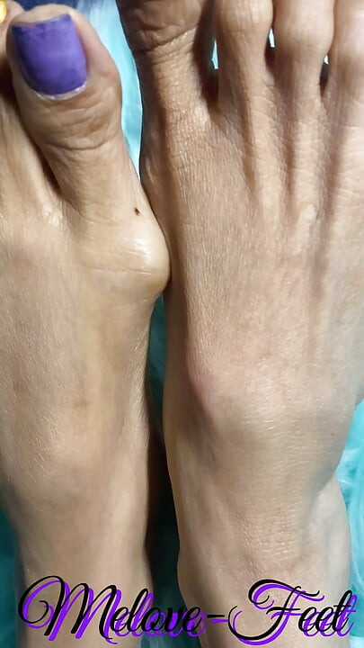 다른 색상 매니큐어의 섹시한 긴 발