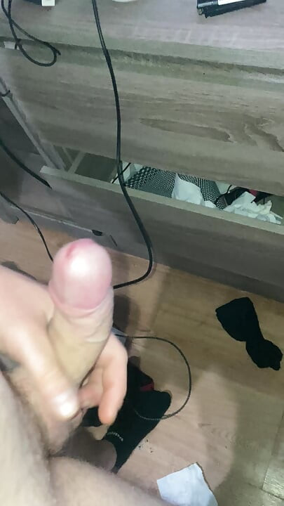 Cumshoot alone