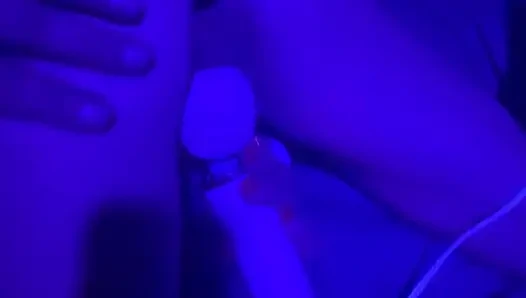 Seksi üvey anne kocasının arkasından kulüpte