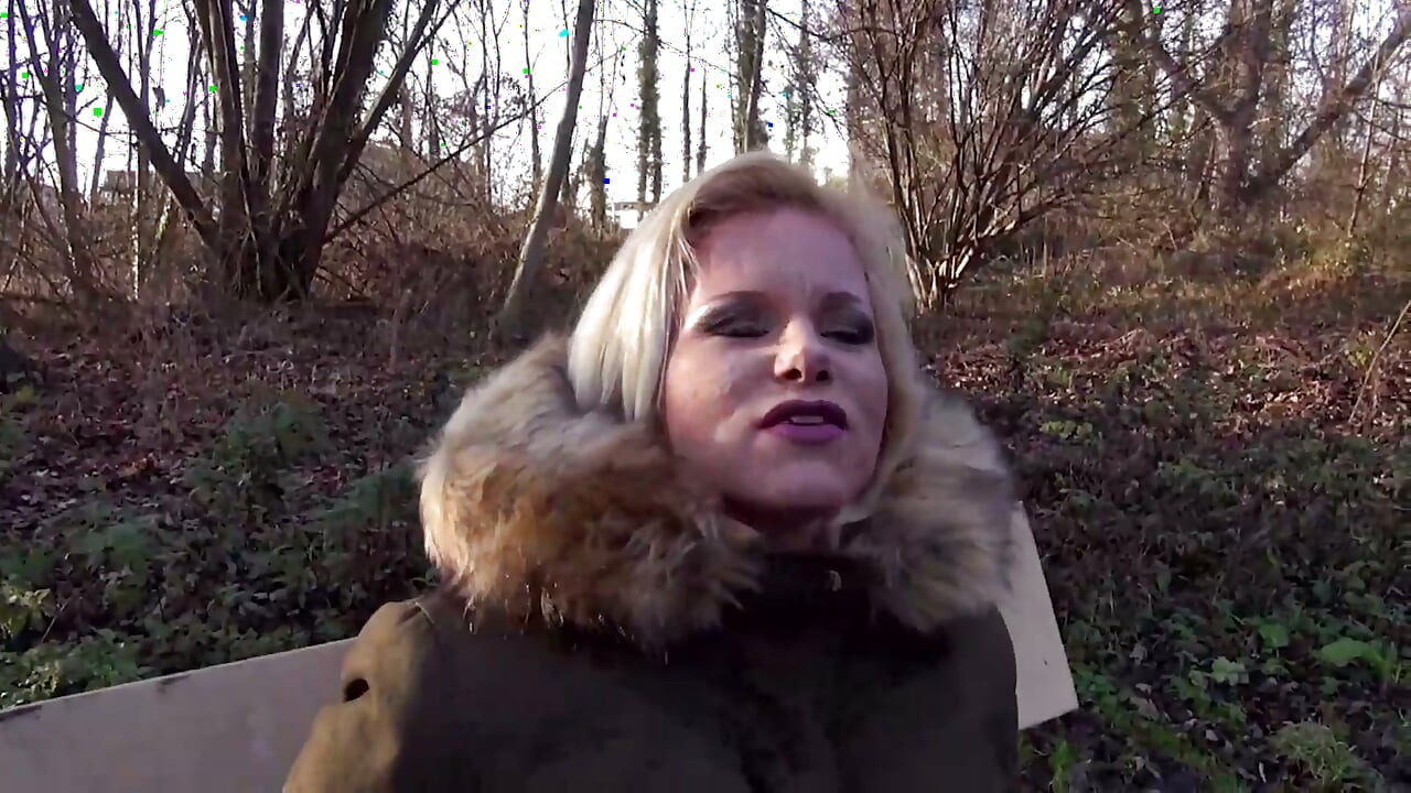 Bubble butt MILF fucked outdoor