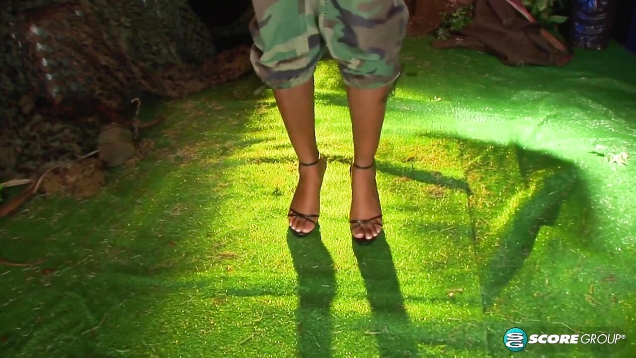 Candace Von รับสมัครงานนมใหญ่เปลี่ยนค่ายบู๊ตให้เป็นค่ายนม