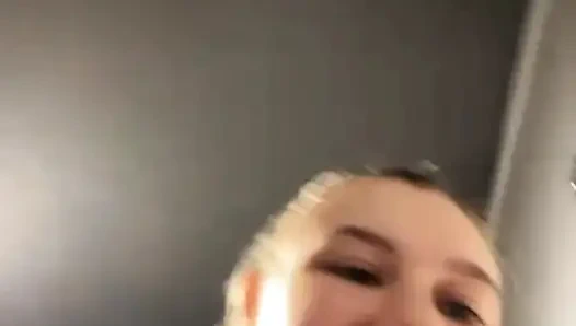 Extreme Squirting in the gym with jucielussie