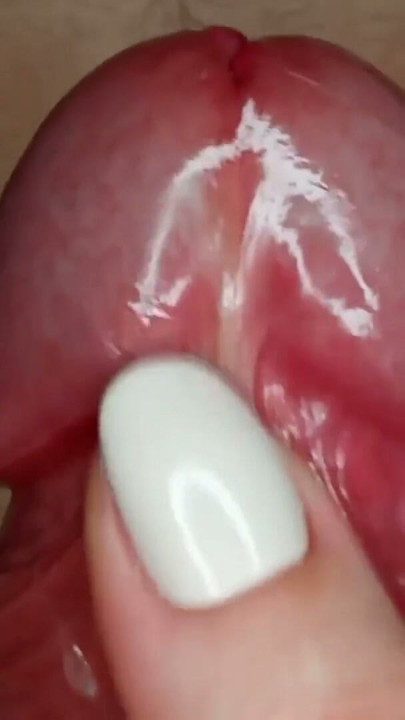 She caresses his frenulum and he quickly cums. | Clip 1