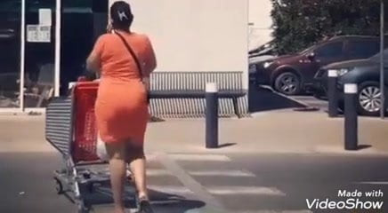 noire va faire courses