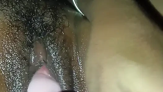 Bhabhi Ne pura vibrator chut me dal diya