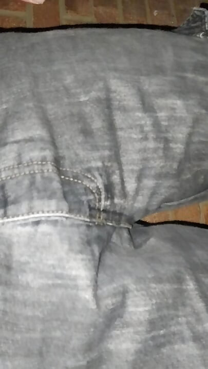 My trousers steam as i piss my pants on a cold frosty morning