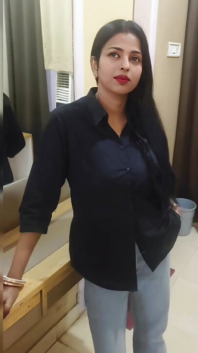 S-235. Aishwarya bhabhi baise à l’hôtel