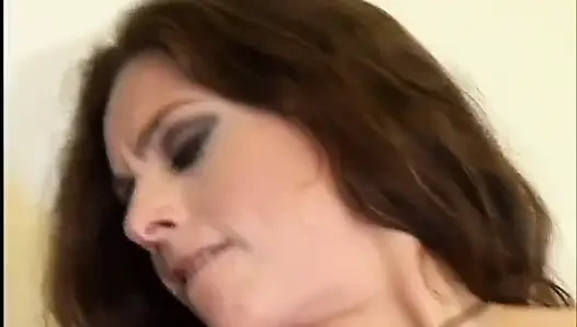 Рыжая шлюшка обожает анальный секс - DVD