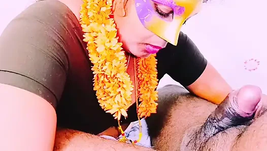 Шелковая тетушка лучше всего делает минет Телугу грязные разговоры.