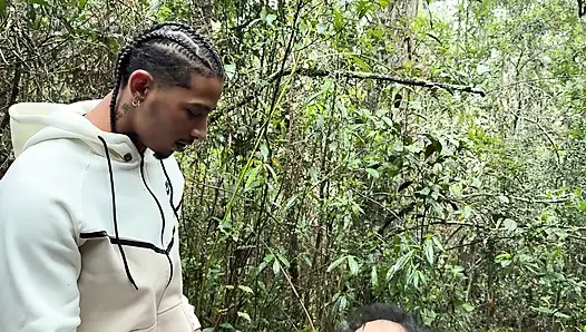 Saya Memberikan Blowjob Di Kereta Bawah Tanah Kabel Kepada Orang Asing Dan Kemudian Saya Mengundangnya Untuk Bercinta Di Hutan Arvi