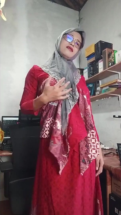 Hijab Ladyboys se masturbando