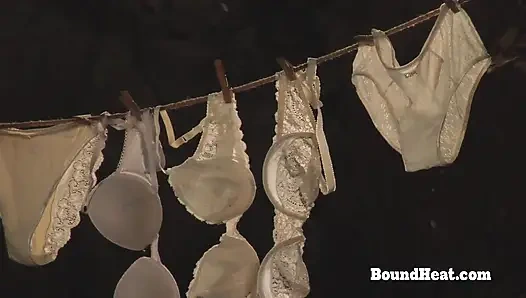 Грудастая рабыня-лесбиянка стонет и испытывает оргазм с шаловливой мадам