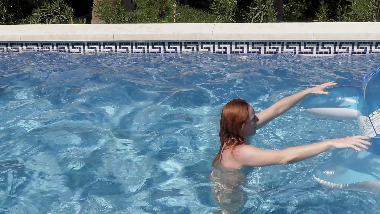 Provocarea jucărie goală la piscină