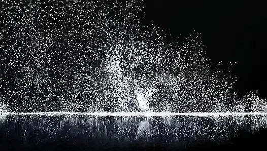 Cowok berondong dan cowok berondong saling muasin tubuh satu sama lain di pinggir sungai