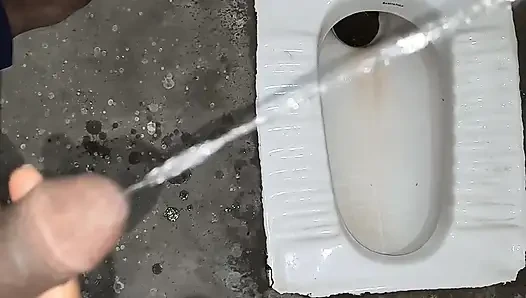 Only pissing of indian bhabhi