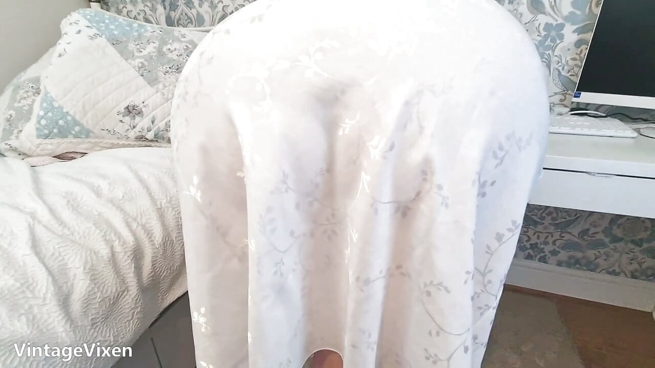Signora Matura Vuole Che Tu Le Sollevi La Sottoveste Vintage E Le Lecchi La Vecchia Figa