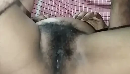 Bhabhi ji ko pel raha hu pani nikala garam garm