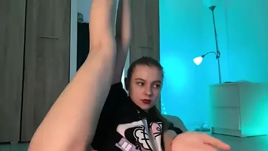 Jucielussie stretching full naked