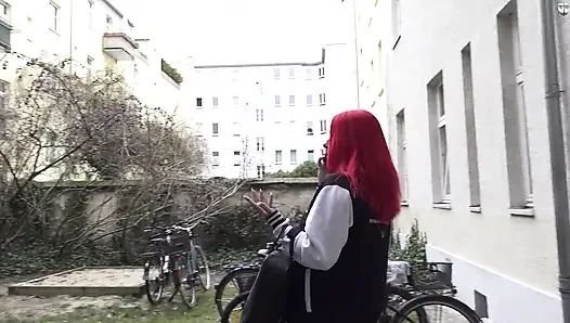Мина Найт, специалист по петухам, трахается