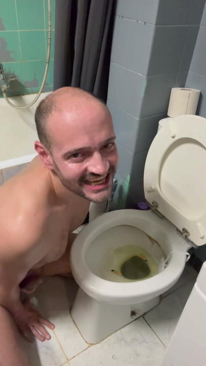 I stink of piss | Clip 1