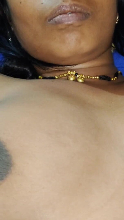 Moment palpitant de la "Indian bhabhi Ki Chudai cu Young Daver - cupluri fierbinți tinere filme de sex complet romantic - satul fierbinte"
