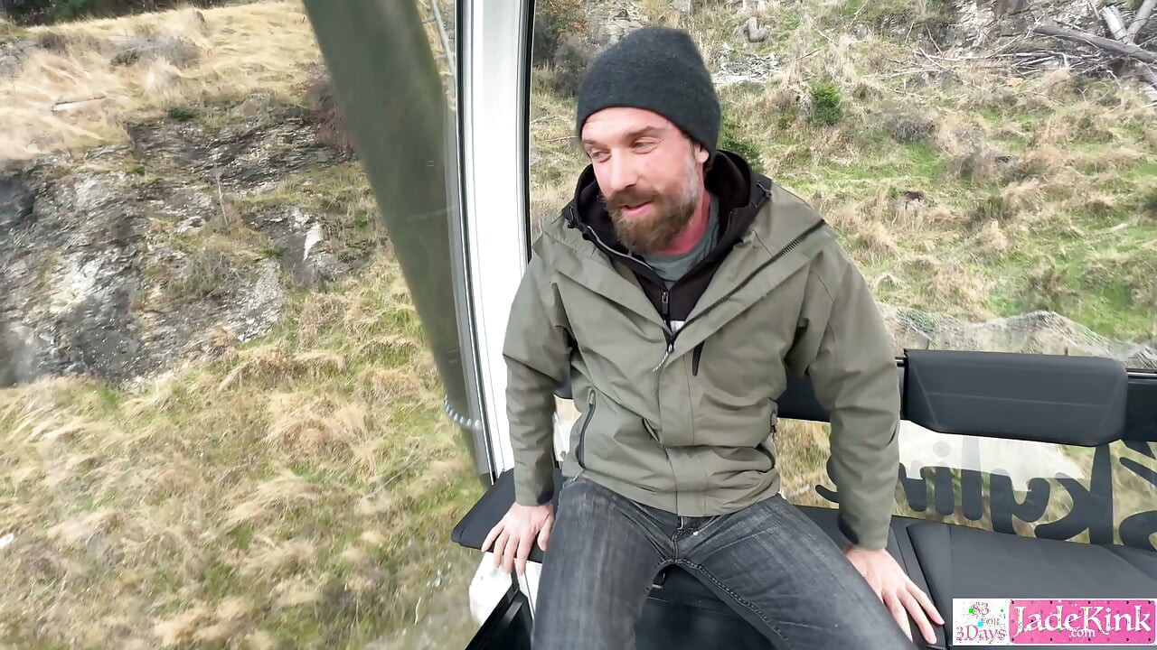 Pretty Girl Gondola Ride Blowjob