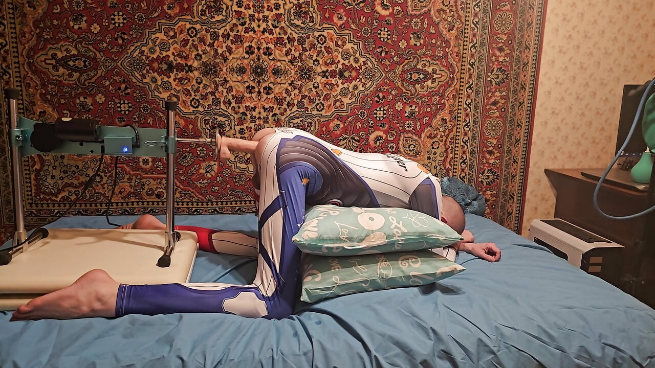 Sasha Earth solo-junge kommt ohne hände auf einen selbstgedrehten amateur-fickmaschinen